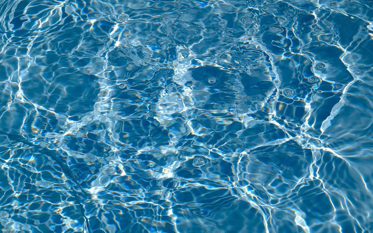 Piscinas pré-fabricadas modernas para espaços exteriores residenciais